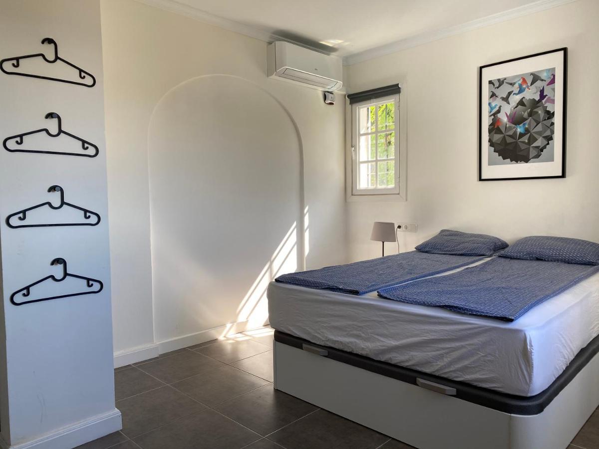 With A Big Garden And Heated Pool *