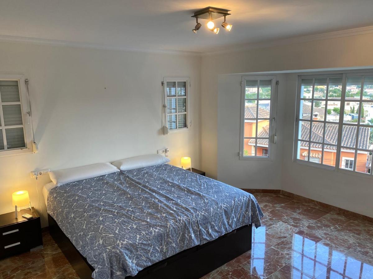 Villa With A Big Garden And Heated Pool Malaga