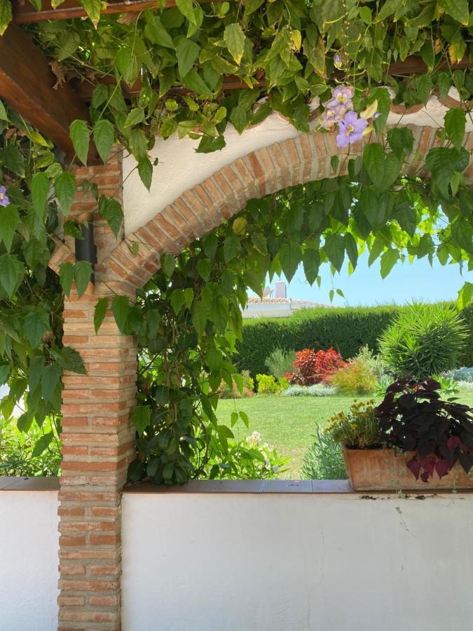 Villa With A Big Garden And Heated Pool Malaga