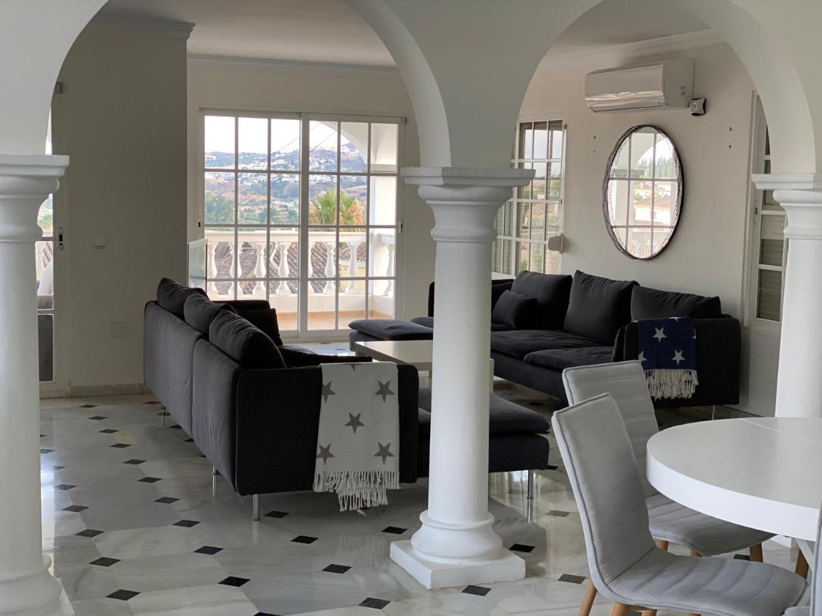 With A Big Garden And Heated Pool Villa *